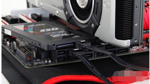 1-CPU針腳容易彎曲 1-CPU針腳容易彎曲