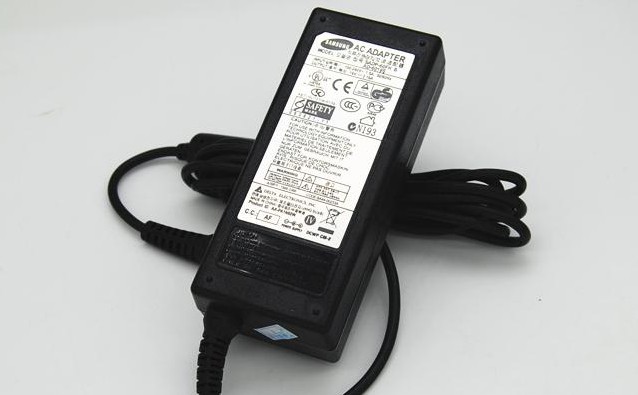 注意事項1:充滿電后拔掉電源! 注意事項1:充滿電后拔掉電源!