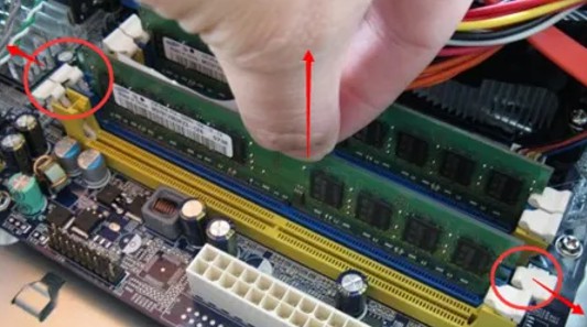 a-內存條拔出來擦拭