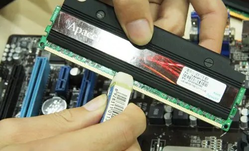 b-電腦內存條接觸不良